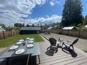 ALASKA - Roslyn Retreat RV Parking with Snowmobile, Hiking, Near Downtown